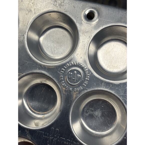 Vtg MUFFINAIRE 12 Muffin/Cupcake Pan Junior Aluminum United Aircraft Products x2 - Picture 2 of 4